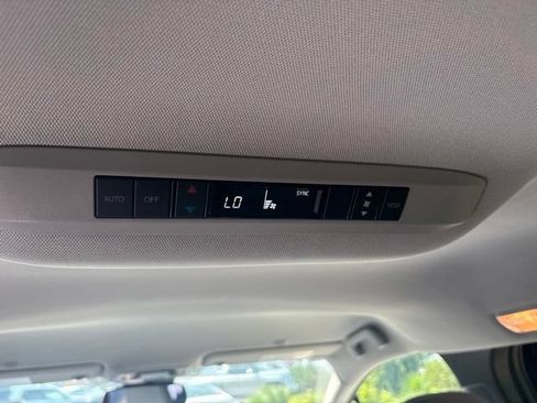 Used 2026 Toyota Sienna LE FWD image 27