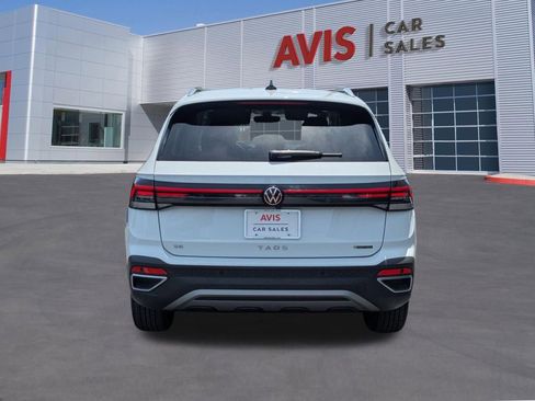 Used 2025 Volkswagen Taos SE AWD/4WD image 7