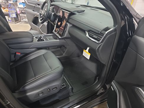 New 2026 GMC Acadia Elevation w/ Elevation Premium Package AWD/4WD image 10