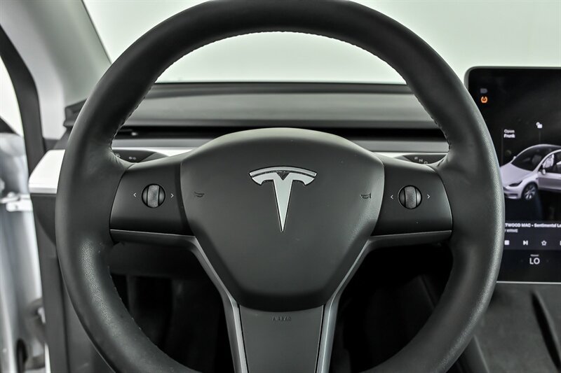 Used 2021 Tesla Model Y Long Range AWD/4WD image 21