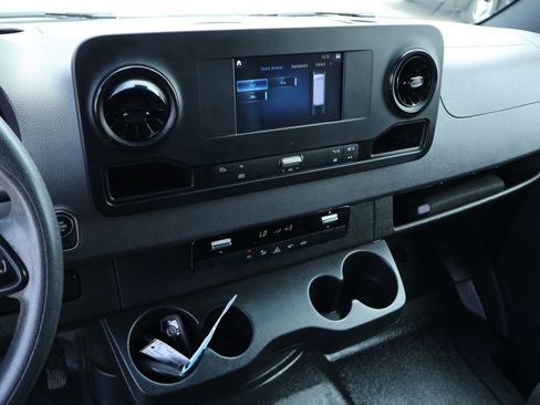 Used 2024 Mercedes-Benz Sprinter 2500 image 5