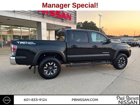 Used 2022 Toyota Tacoma TRD Off-Road image 12