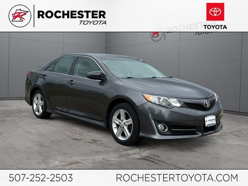 Used 2014 Toyota Camry SE FWD image 1