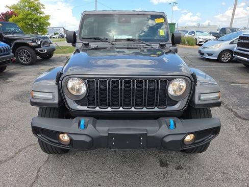 Used 2024 Jeep Wrangler Unlimited w/ Convenience Group AWD/4WD image 2