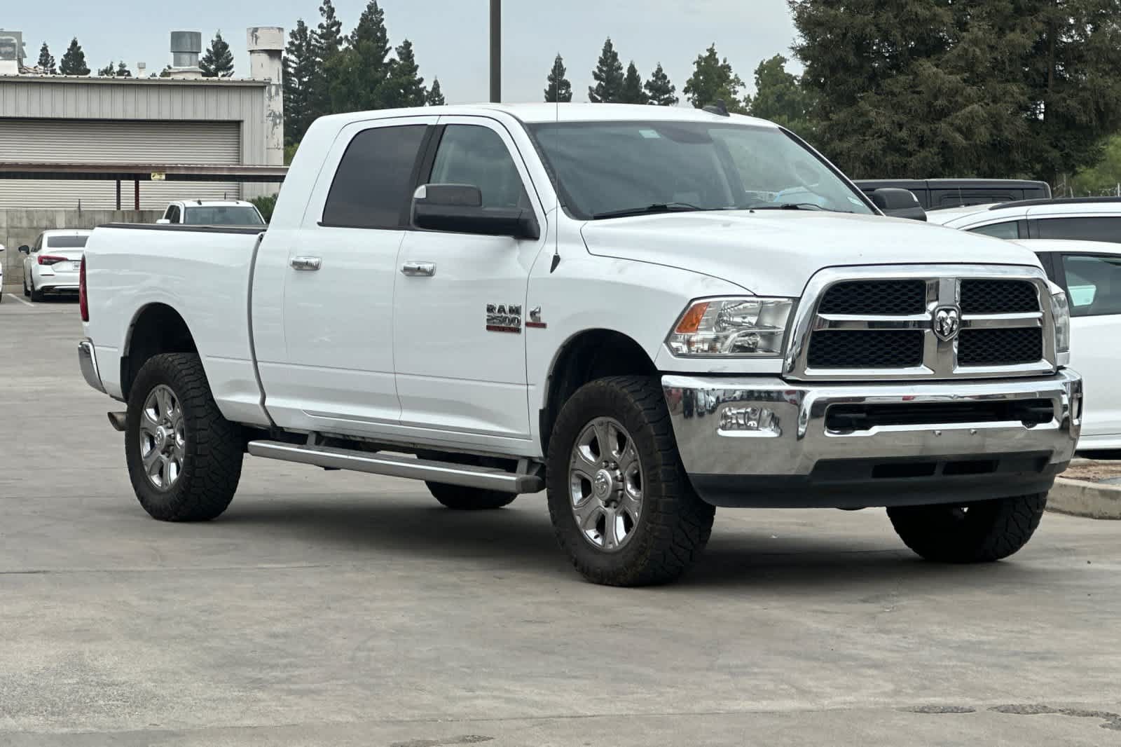Used 2014 RAM 2500 SLT w/ Luxury Group AWD/4WD image 10