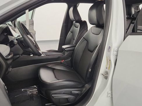 Used 2024 Jeep Compass Latitude AWD/4WD image 14