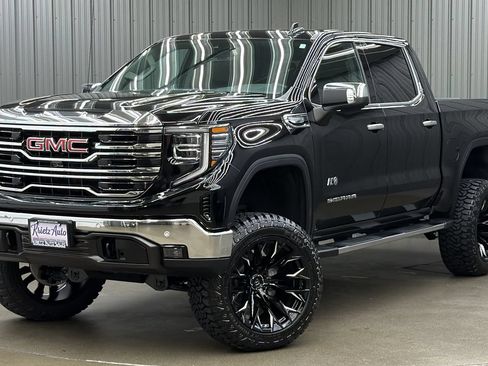 Used 2026 GMC Sierra 1500 SLT AWD/4WD image 1