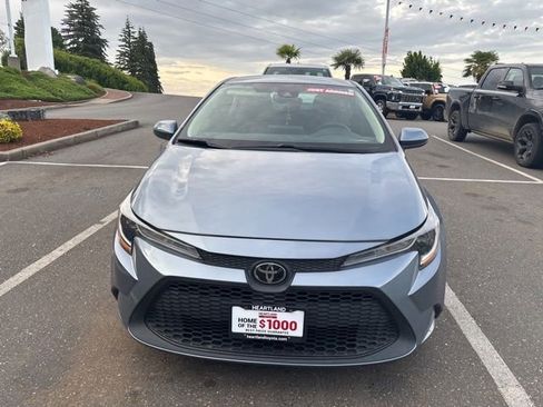 Used 2021 Toyota Corolla LE FWD image 2