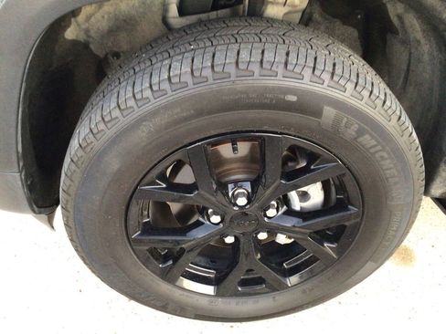 Used 2024 Jeep Grand Cherokee Altitude image 34