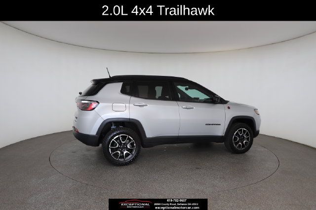 Used 2025 Jeep Compass Trailhawk AWD/4WD image 22