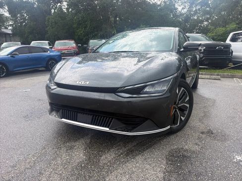 Used 2024 Kia EV6 Light RWD image 3