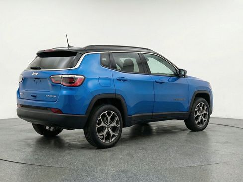 Used 2025 Jeep Compass Limited AWD/4WD image 9