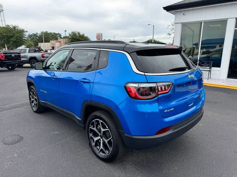 Used 2025 Jeep Compass Limited AWD/4WD image 3