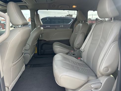 Used 2013 Toyota Sienna XLE w/ Entertainment Pkg image 25