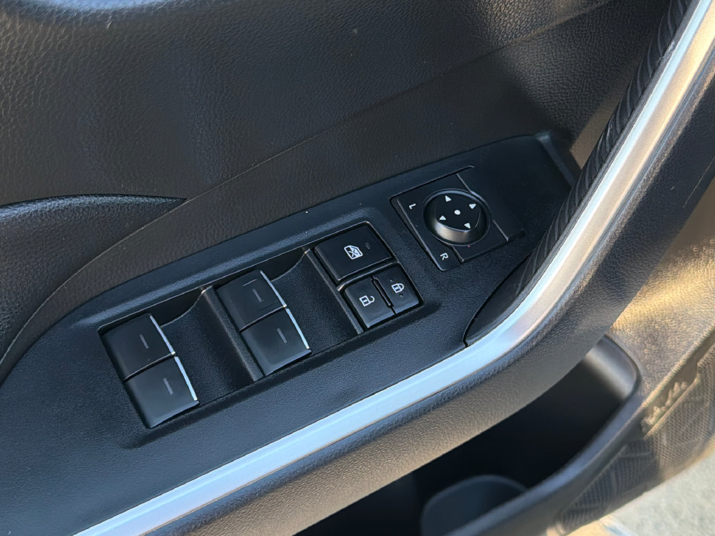 Used 2025 Toyota RAV4 XLE AWD/4WD image 19