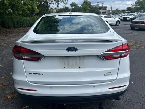 Used 2019 Ford Fusion SE w/ Equipment Group 151A FWD image 4