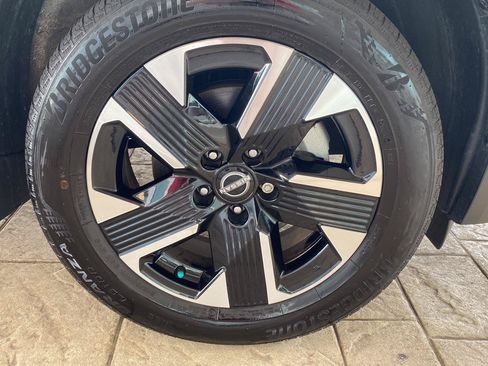 Certified 2025 Nissan Kicks SV AWD/4WD image 12
