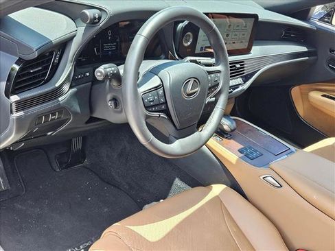 Used 2025 Lexus LS 500 RWD image 9