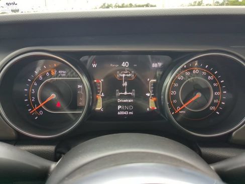 Used 2018 Jeep Wrangler Unlimited Sahara AWD/4WD image 35