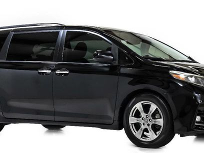 Used 2018 Toyota Sienna SE Premium