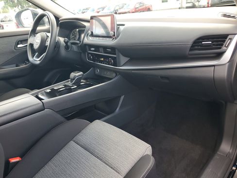 Used 2023 Nissan Rogue SV image 18