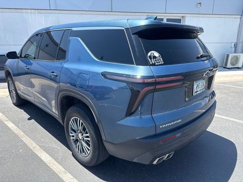 Used 2024 Chevrolet Traverse LS FWD image 4