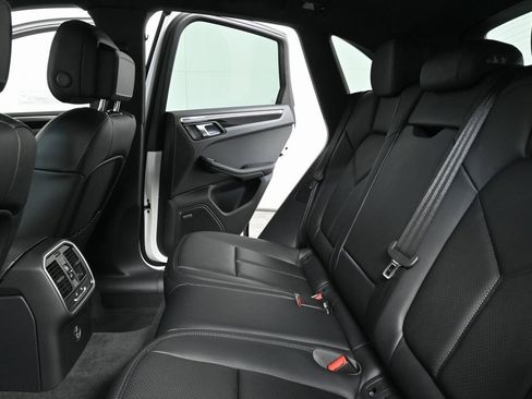 Certified 2025 Porsche Macan image 16