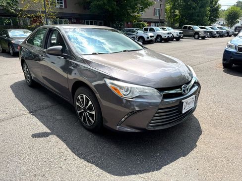 Used 2017 Toyota Camry LE image 7