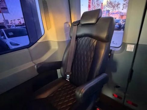 Used 2019 Ford Transit 150 XLT image 10