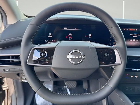 Used 2025 Nissan Murano SV FWD image 13