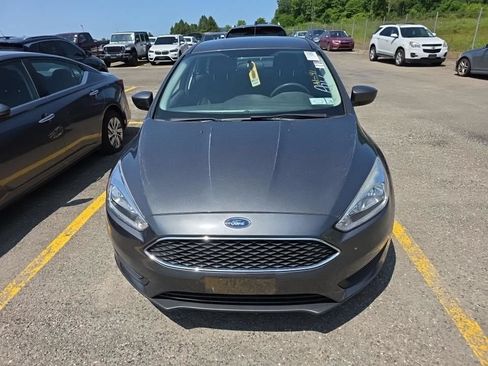 Used 2018 Ford Focus SE FWD image 3