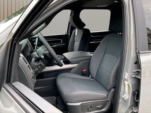 New 2026 RAM 3500 Big Horn AWD/4WD image 19