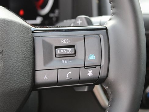 Used 2025 Nissan Rogue SL w/ SL Premium Package image 14