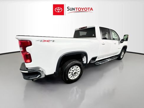 Used 2025 Chevrolet Silverado 2500 LT w/ Convenience Package AWD/4WD image 4