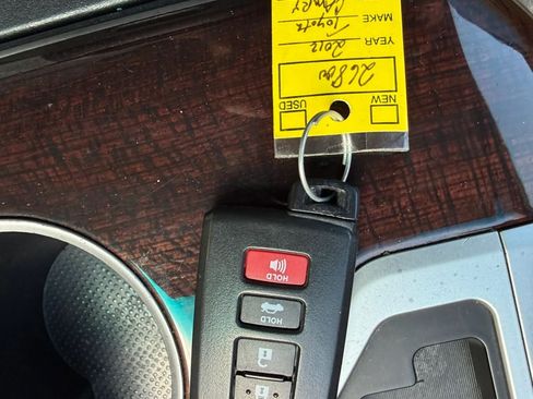Used 2012 Toyota Camry XLE FWD image 30