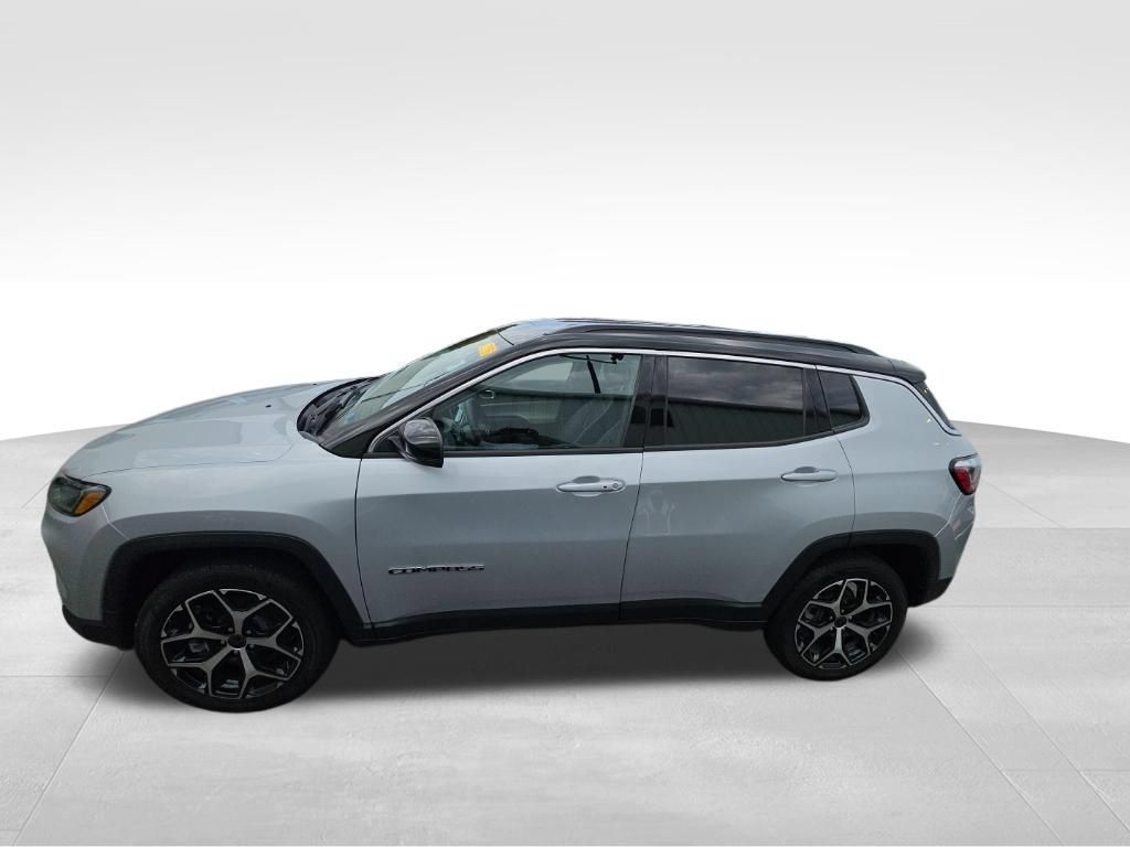 Used 2025 Jeep Compass Limited AWD/4WD image 4