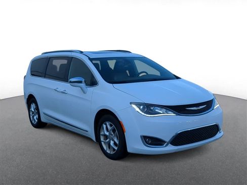 Used 2020 Chrysler Pacifica Limited image 2