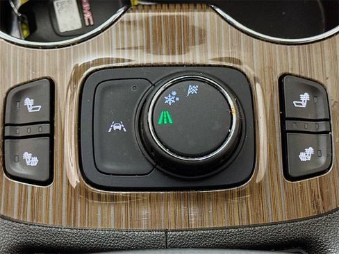 Used 2023 GMC Acadia SLE w/ Driver Convenience Package image 17