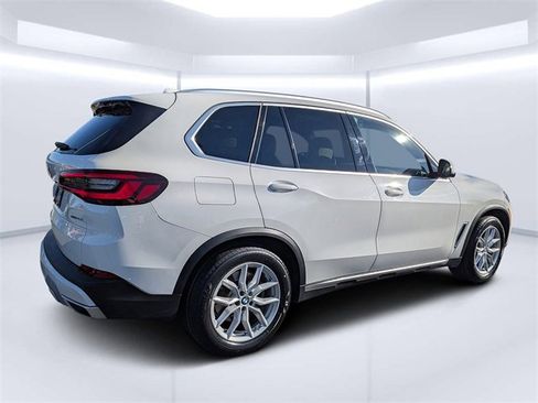 Used 2022 BMW X5 sDrive40i w/ Premium Package image 3