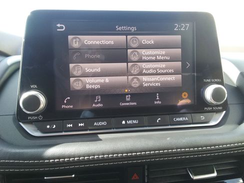 Used 2021 Nissan Rogue SV image 27