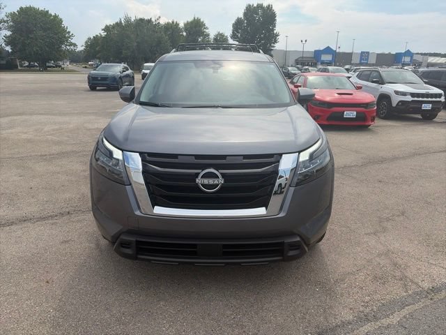 Used 2025 Nissan Pathfinder SV w/ SV Premium Package AWD/4WD image 9