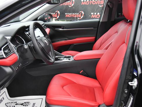 Used 2019 Toyota Camry XSE image 18