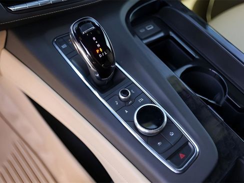 Used 2024 Cadillac Escalade Premium Luxury image 21