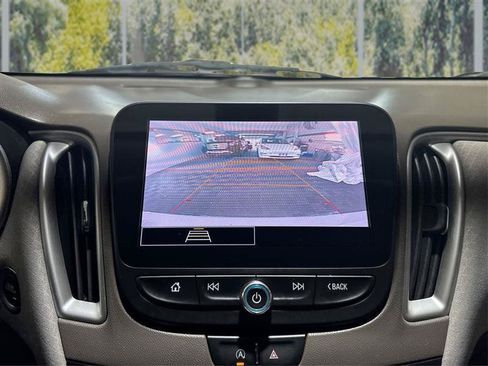 Used 2022 Chevrolet Malibu LS FWD image 25