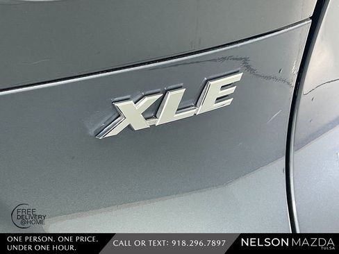 Used 2023 Toyota Venza XLE image 17