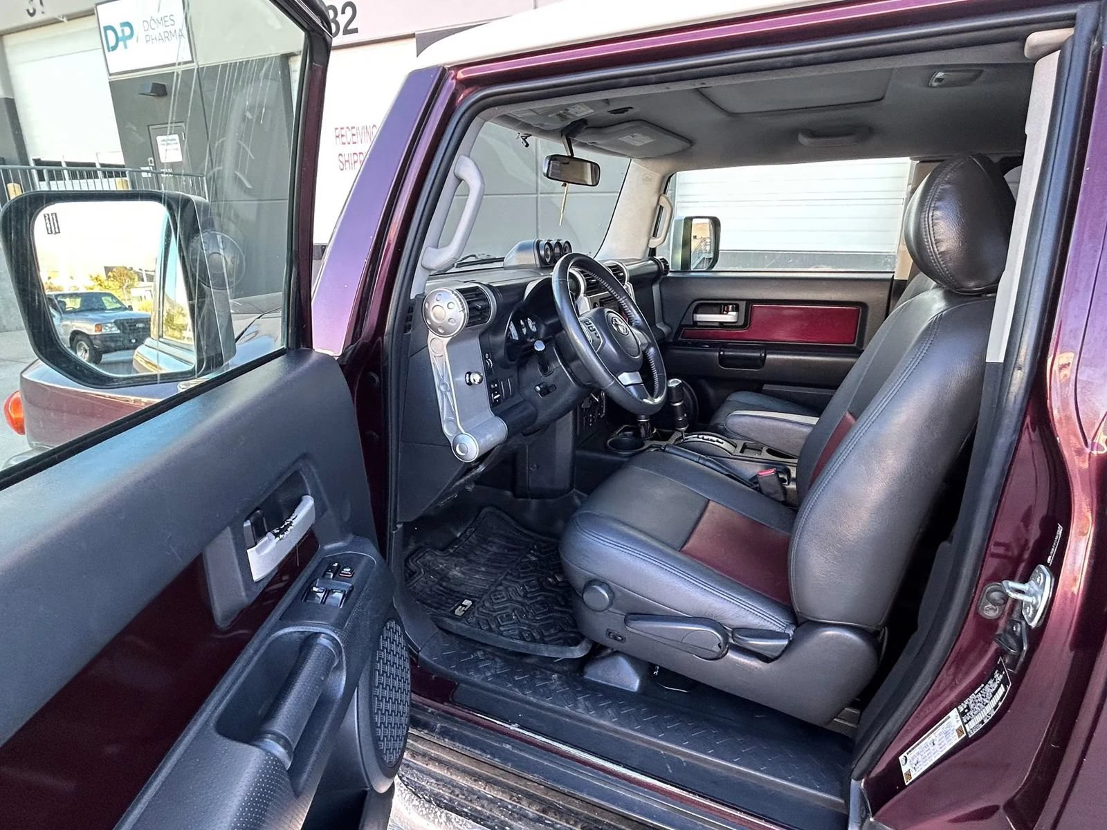Used 2007 Toyota FJ Cruiser 4WD w/ Upgrade Pkg 2 image 9