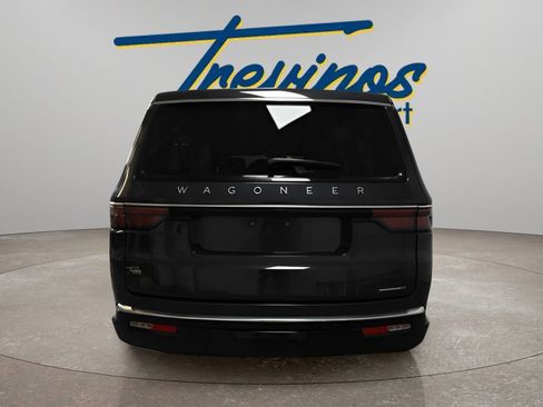 Used 2024 Jeep Wagoneer L Series II image 11