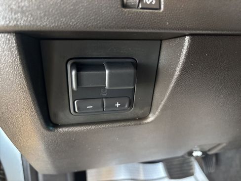 Certified 2025 GMC Canyon AT4 w/ AT4 Premium Package image 13