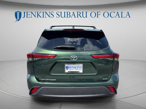 Used 2023 Toyota Highlander XLE FWD image 4