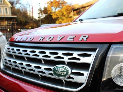 Used 2014 Land Rover LR2 HSE image 10